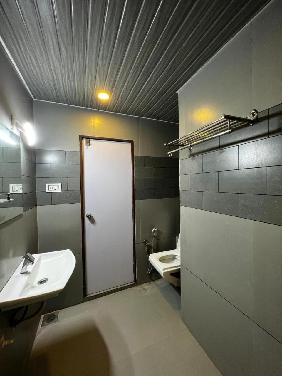 Hotel Savera Inn Morbi 외부 사진